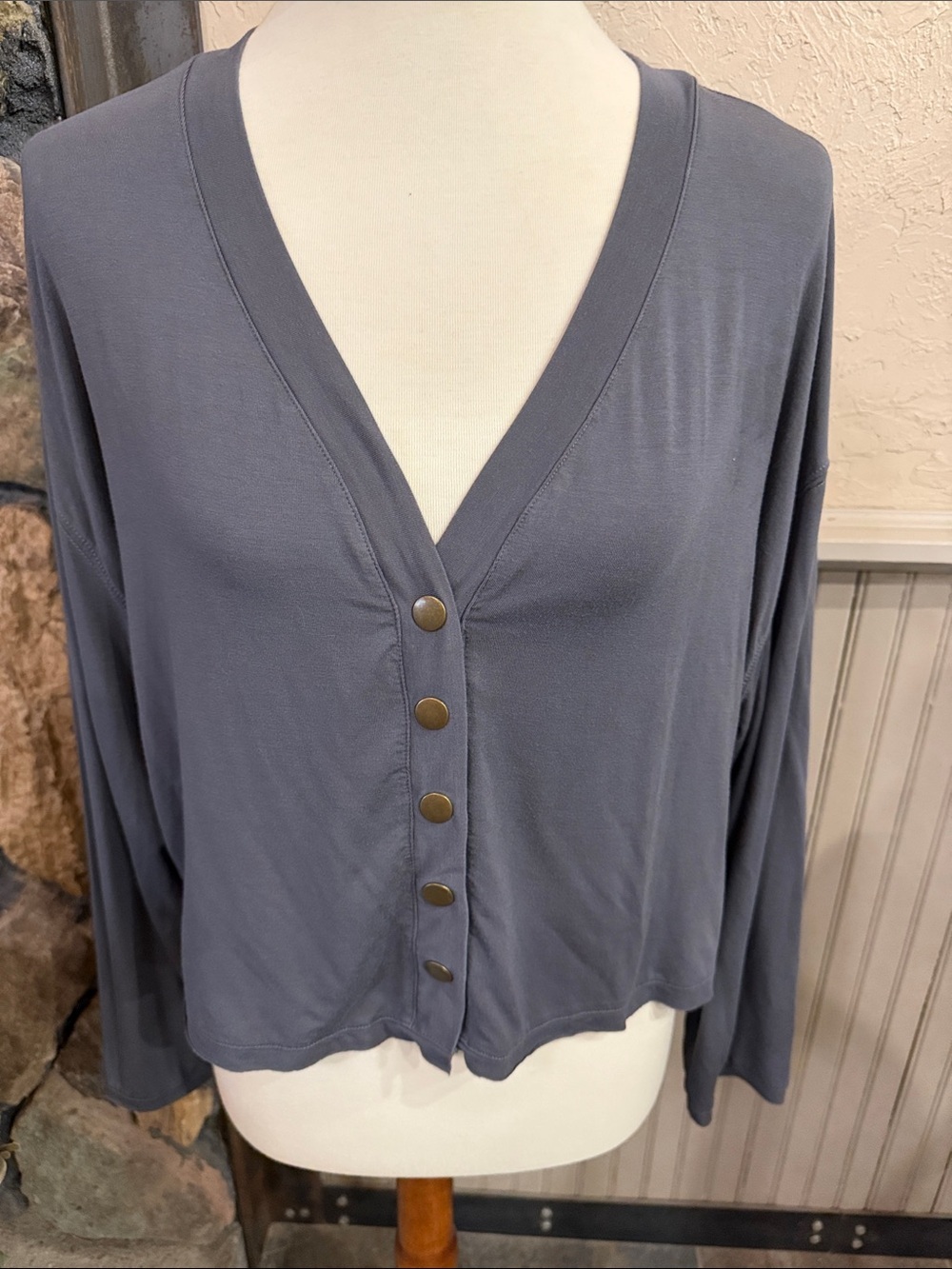 Relaxed V-Neck Snap-Front Long Sleeve Top - Gray